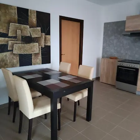 Roberto Apartment *
