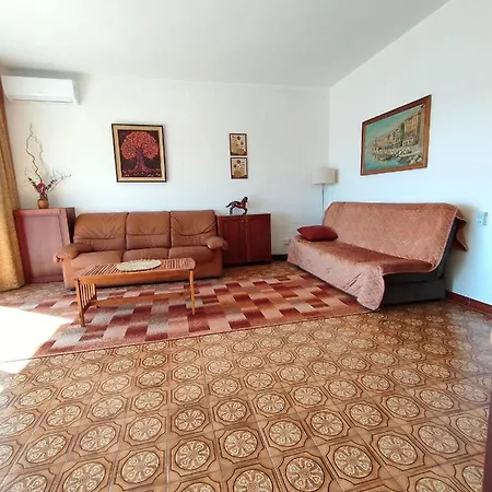 Roberto Apartment