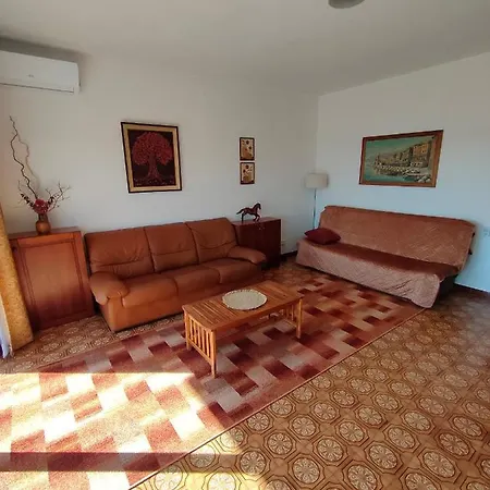 Roberto Apartment *